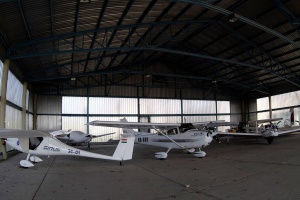 hangar_1